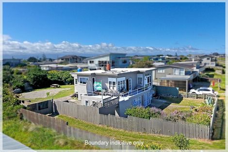 Photo of property in 11 Marine Parade South, Foxton Beach, Foxton, 4815