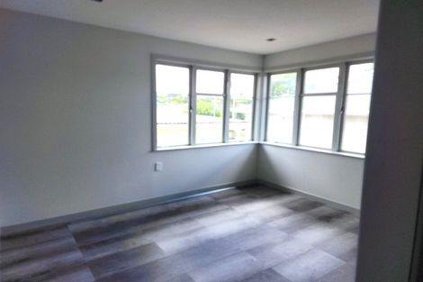 Photo of property in 32 Fruitvale Road, New Lynn, Auckland, 0600