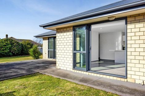 Photo of property in 8 Gladstone Street, Hawera, 4610