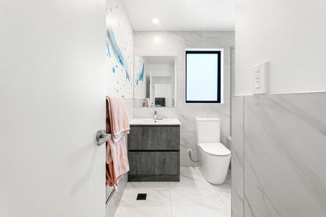 Photo of property in 8a Roys Road, Weymouth, Auckland, 2103