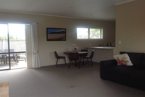 Photo of property in 16 Lynwood Grove, Dairy Flat, Albany, 0792