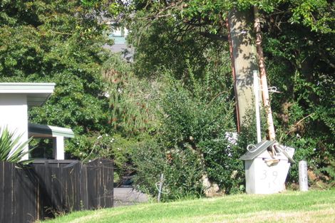 Photo of property in 3/39 Fairmount Road, Titirangi, Auckland, 0604