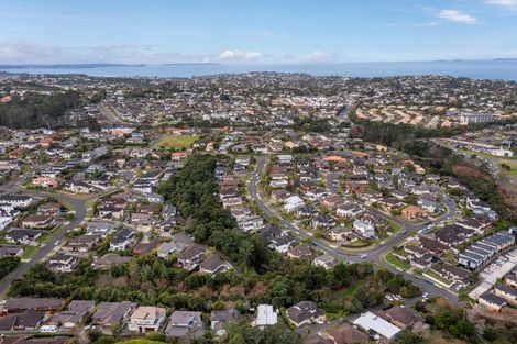 Photo of property in 14 Ilam Lane, Fairview Heights, Auckland, 0632