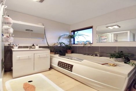 Photo of property in 2/9 Applewood Drive, Henderson, Auckland, 0612