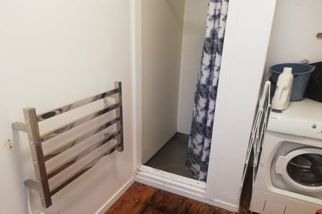 Photo of property in 33 Turakina Street, Merrilands, New Plymouth, 4312