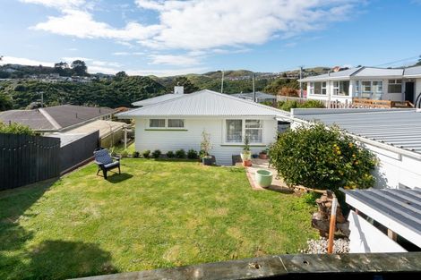 Photo of property in 15 Mark Avenue, Paparangi, Wellington, 6037