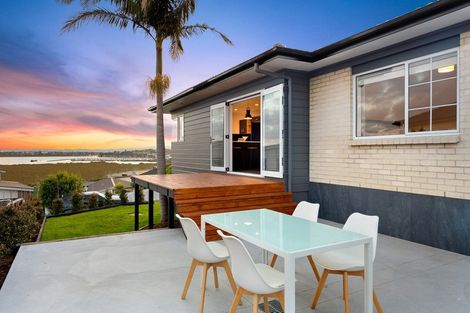 Photo of property in 2/12 Bannings Way, Hobsonville, Auckland, 0618