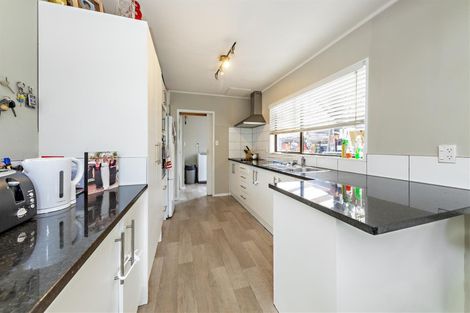 Photo of property in 11 Slim Place, Clendon Park, Auckland, 2103