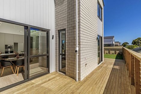 Photo of property in 46 Paretao Street, Massey, 0614