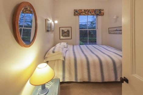 Photo of property in 12 Northland Road, Northland, Wellington, 6012