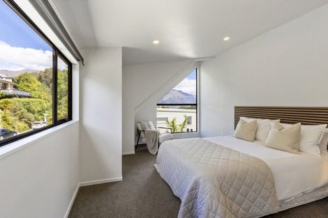 Photo of property in 6 Mackinnon Terrace, Sunshine Bay, Queenstown, 9300