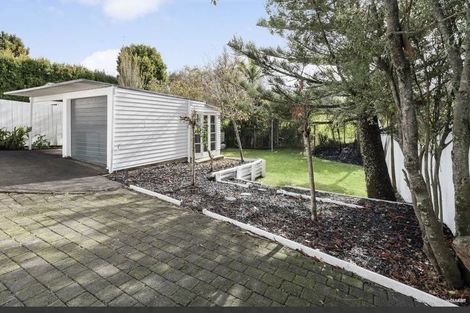 Photo of property in 21 Golf Road, New Lynn, Auckland, 0600
