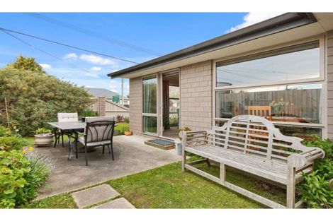 Photo of property in 33a Wilsons Road South, Saint Martins, Christchurch, 8022