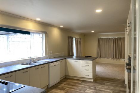 Photo of property in Chantelle Close, 44e Lavery Place, Sunnynook, Auckland, 0632