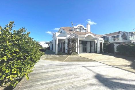 Photo of property in 10b Beach Road, Castor Bay, Auckland, 0620