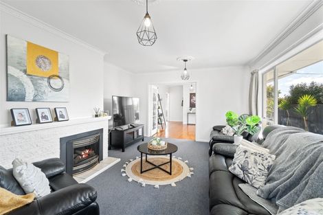 Photo of property in 36 Cutts Road, Russley, Christchurch, 8042