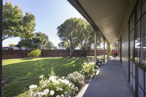 Photo of property in 2 Chatsworth Place, Highbury, Palmerston North, 4412