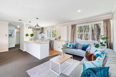 Photo of property in 2/6 Ngatoa Place, Glenfield, Auckland, 0629