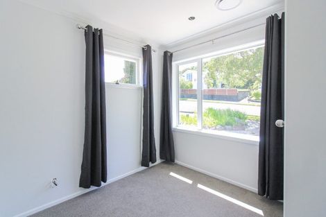 Photo of property in 2 Magnolia Grove, Maungaraki, Lower Hutt, 5010