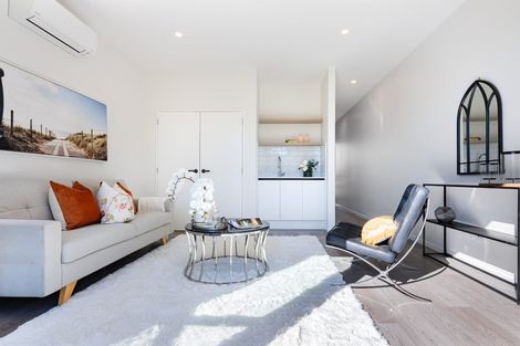 Photo of property in 2c Grove Lane, Pakuranga, Auckland, 2010