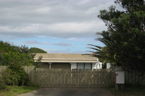Photo of property in 5 Norna Grove, Waikawa Beach, Manakau, 5573
