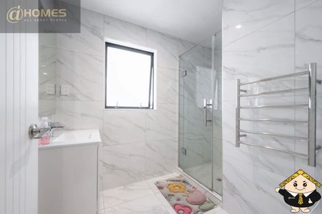 Photo of property in 5e Beach Road, Te Atatu Peninsula, 0610