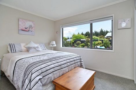 Photo of property in 3 Orewa Close, Parklands, Christchurch, 8083