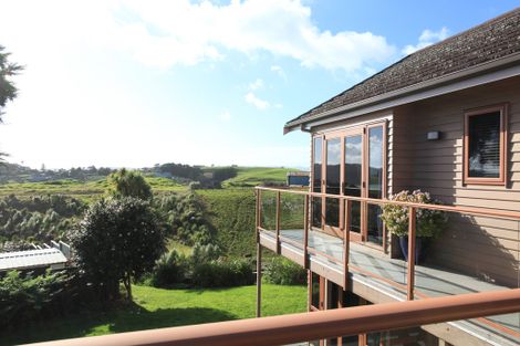 Photo of property in 1 Lorenzen Bay Road, Raglan, 3225