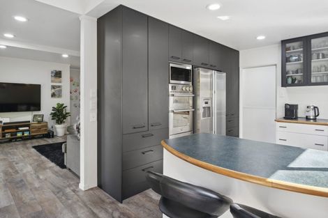 Photo of property in 906a East Coast Road, Northcross, Auckland, 0630