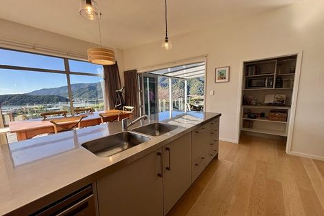 Photo of property in 33 Harbour View Heights, Picton, 7220