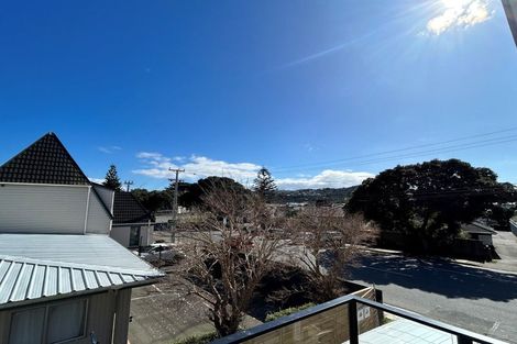 Photo of property in 6d Grays Road, Plimmerton, Porirua, 5026
