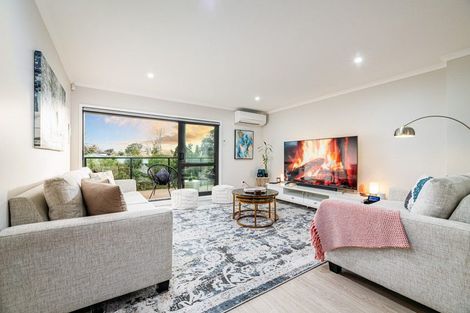 Photo of property in 3/504 Swanson Road, Ranui, Auckland, 0612