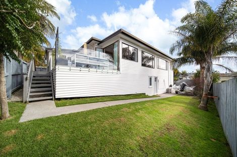 Photo of property in 15 Sea View Terrace, Cockle Bay, Auckland, 2014