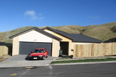 Photo of property in 17 Gifford Grove, Churton Park, Wellington, 6037