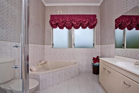 Photo of property in 64 Okura River Road, Okura, Albany, 0792