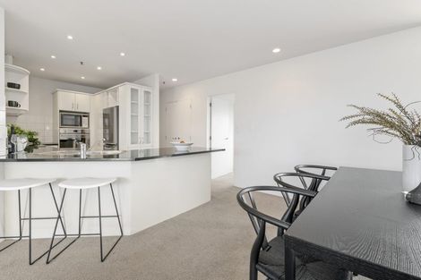 Photo of property in 4a/171 Hurstmere Road, Takapuna, Auckland, 0622