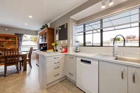 Photo of property in 43 Lansdowne Crescent, Glenview, Hamilton, 3206