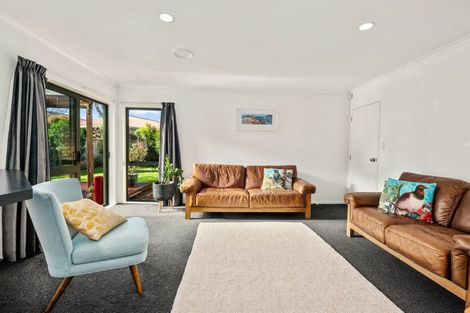 Photo of property in 35 Warwick Drive, Lynmore, Rotorua, 3010