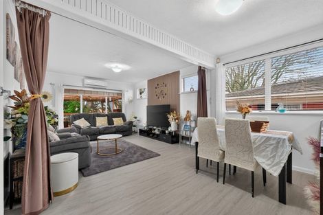 Photo of property in 209b Edmonton Road, Te Atatu South, Auckland, 0610
