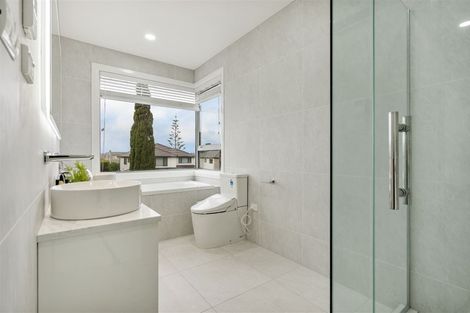 Photo of property in 11 Gulf Crest, Bucklands Beach, Auckland, 2012