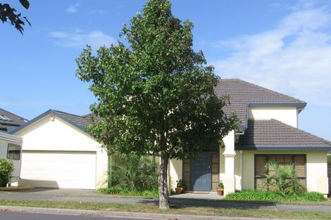 Photo of property in 32 Arirang Rise, Pinehill, Auckland, 0632