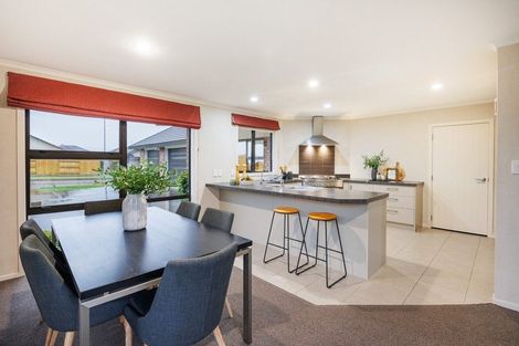 Photo of property in 3 Medallion Court, Kelvin Grove, Palmerston North, 4414