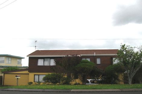 Photo of property in 2/89 Sylvan Avenue, Northcote, Auckland, 0627