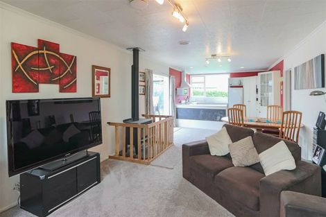 Photo of property in 2 Carrington Street, Inglewood, 4330