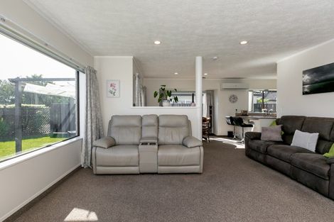 Photo of property in 2/7 Gebbie Road, Taradale, Napier, 4112
