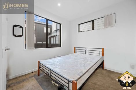 Photo of property in 5e Beach Road, Te Atatu Peninsula, 0610