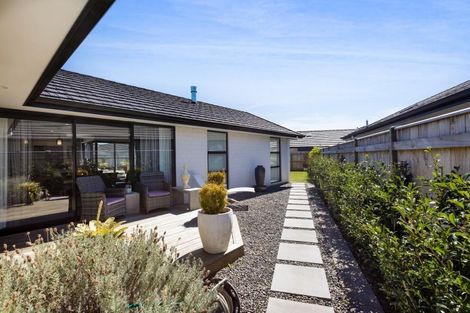 Photo of property in 3 Tupare Place, Highlands Park, New Plymouth, 4312