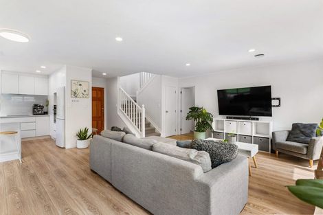 Photo of property in 2/13 Pinewood Grove, Botany Downs, Auckland, 2010