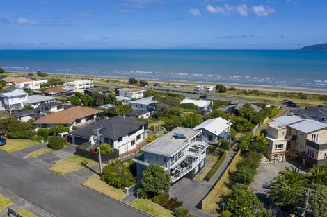Photo of property in 78 Seaview Road, Paraparaumu Beach, Paraparaumu, 5032