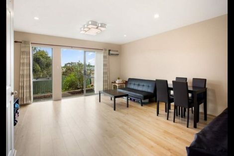 Photo of property in 30/3 Hulme Place, Henderson, Auckland, 0612